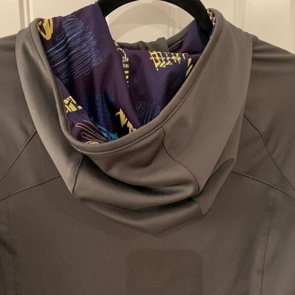 Under Armour athelicwear, sz small, slate grey, hood, EUC, acid green accent - Picture 5 of 13